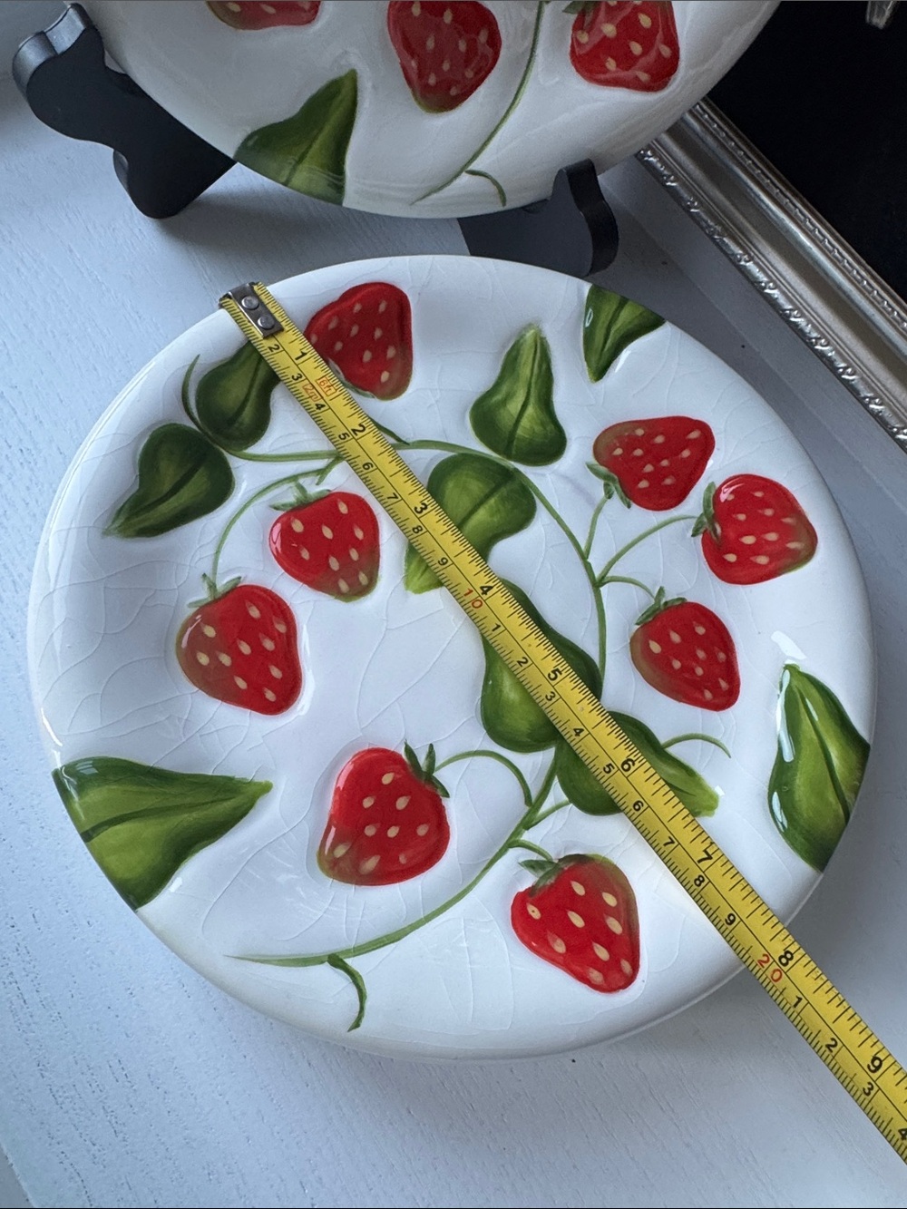 Hand-Painted raised Strawberry Ceramic Dessert Plates set of 4 - Picture 4 of 8